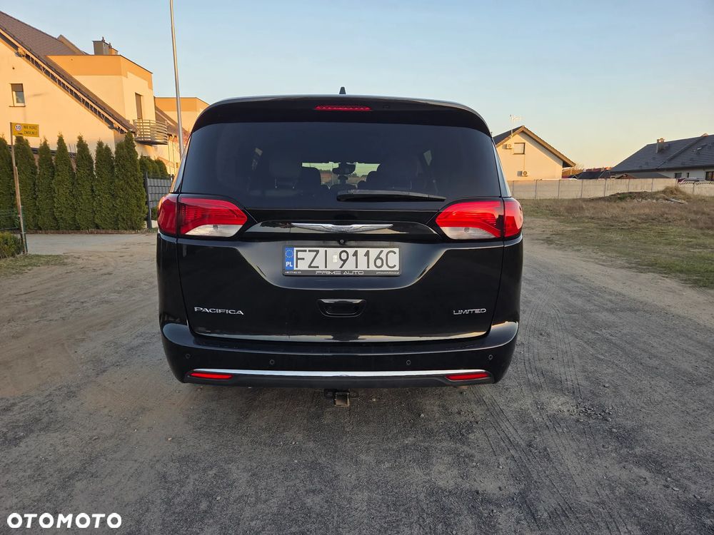 Chrysler Pacifica - 4