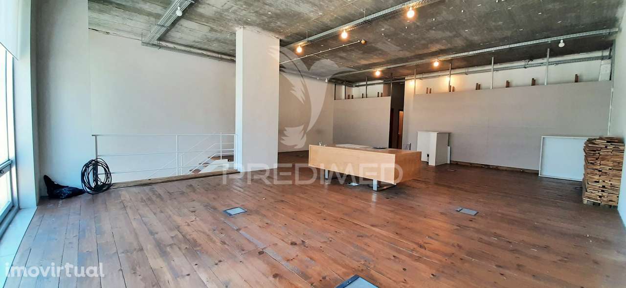 Fantástico Escritório com 2 estacionamentos no Restelo! - Grande imagem: 3/25