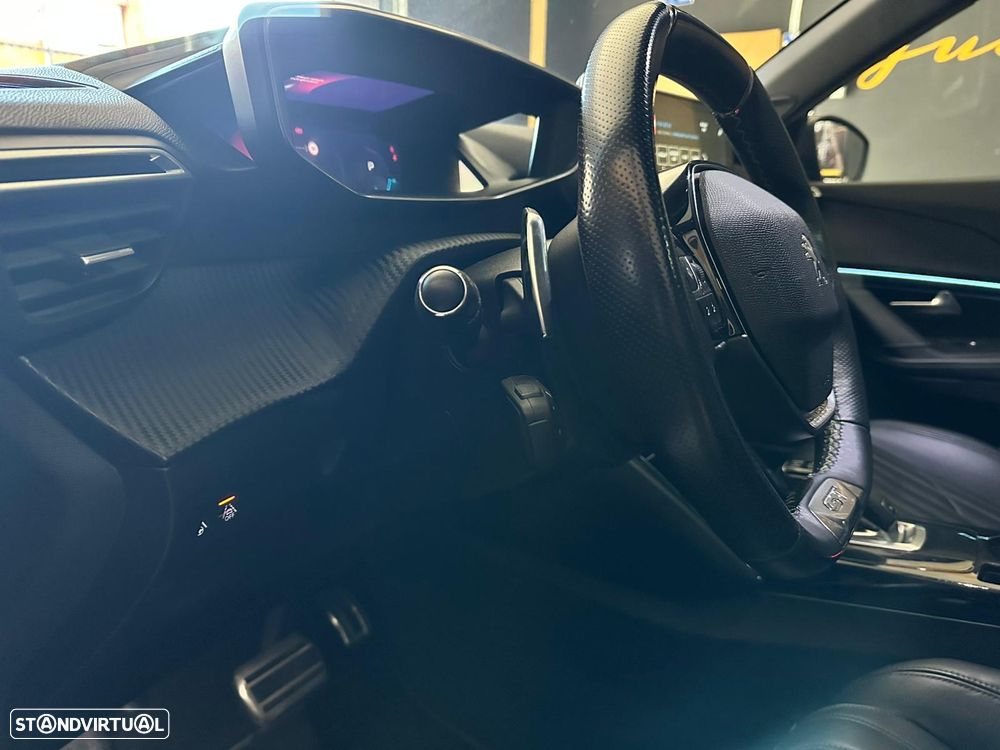 Peugeot 2008 PureTech 130 EAT8 GT Pack - 21