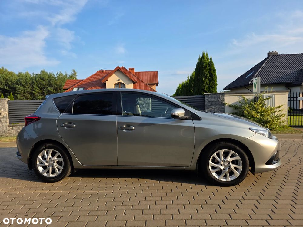 Toyota Auris 1.6 Premium - 4