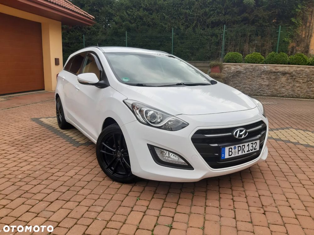 Hyundai i30 blue Kombi 1.4 YES Gold - 1