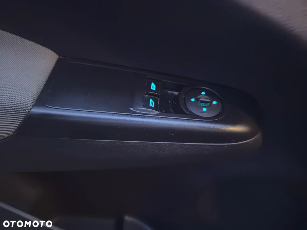 Ford Tourneo Courier - 13