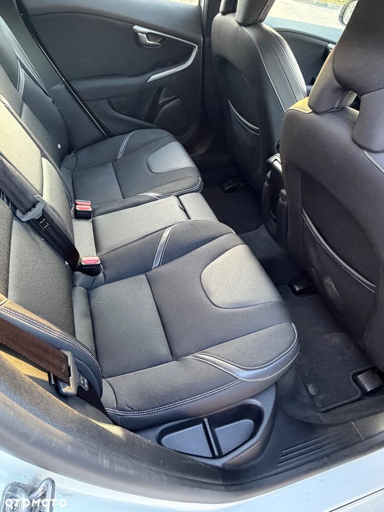 Volvo V40 D2 Geartronic Momentum - 10