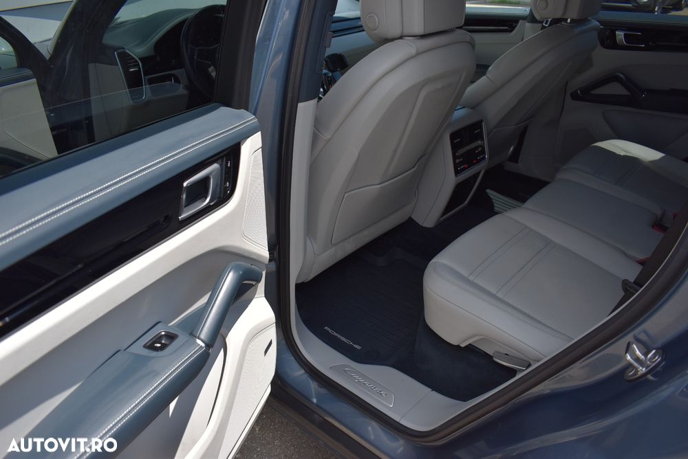 Porsche Cayenne Tiptronic S Platinum Edition - 28