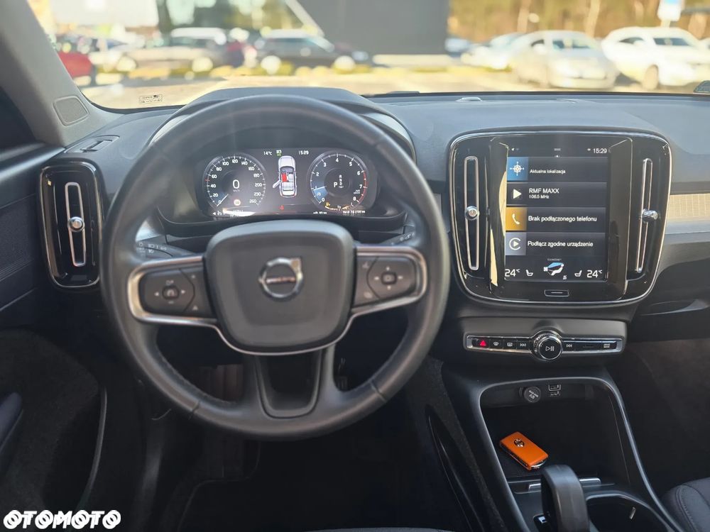 Volvo XC 40 T3 Momentum Pro - 29