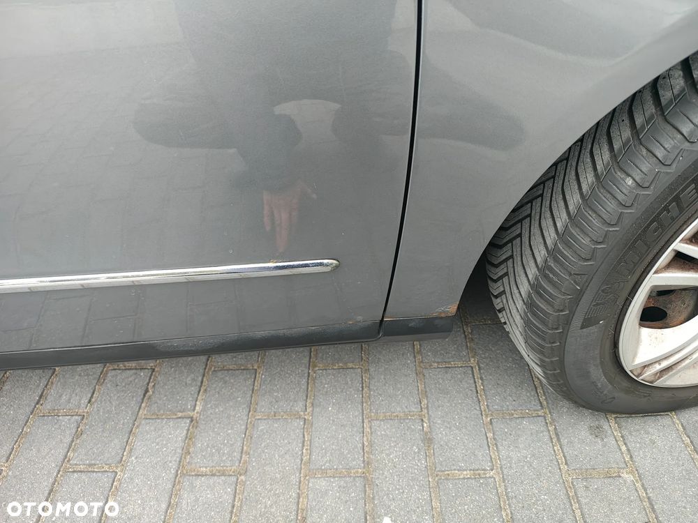 Volkswagen Passat 2.0 TDI DPF Sportline - 13