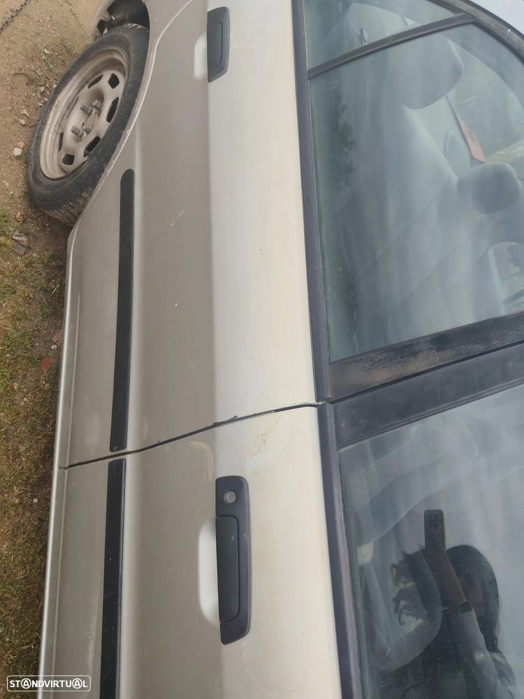 Mitsubishi Lancer 1.3 GLX - 8