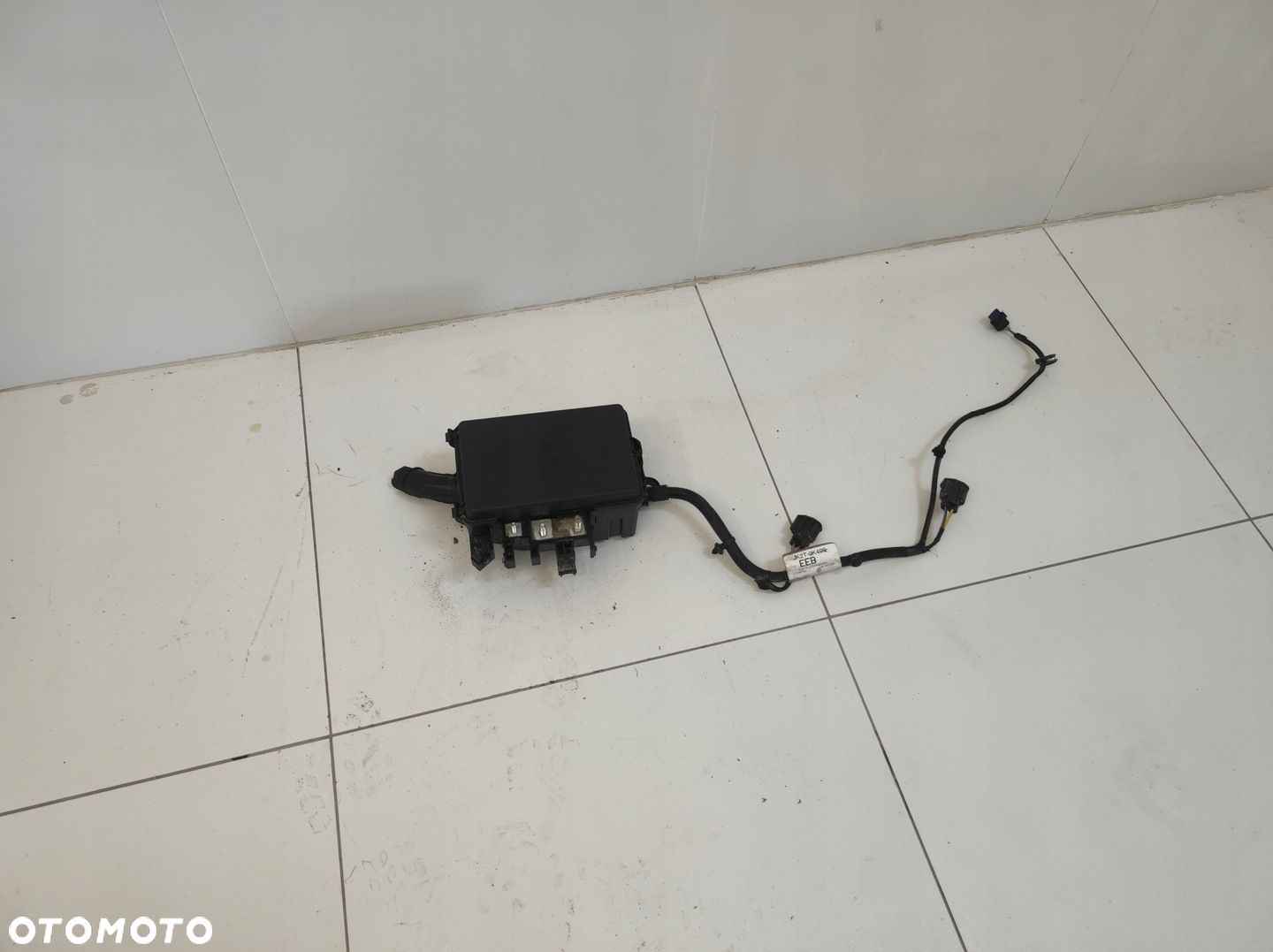 SKRZYNKA PUSZKA OBUDOWA BEZPIECZNIKÓW FORD CUSTOM LIFT - 1