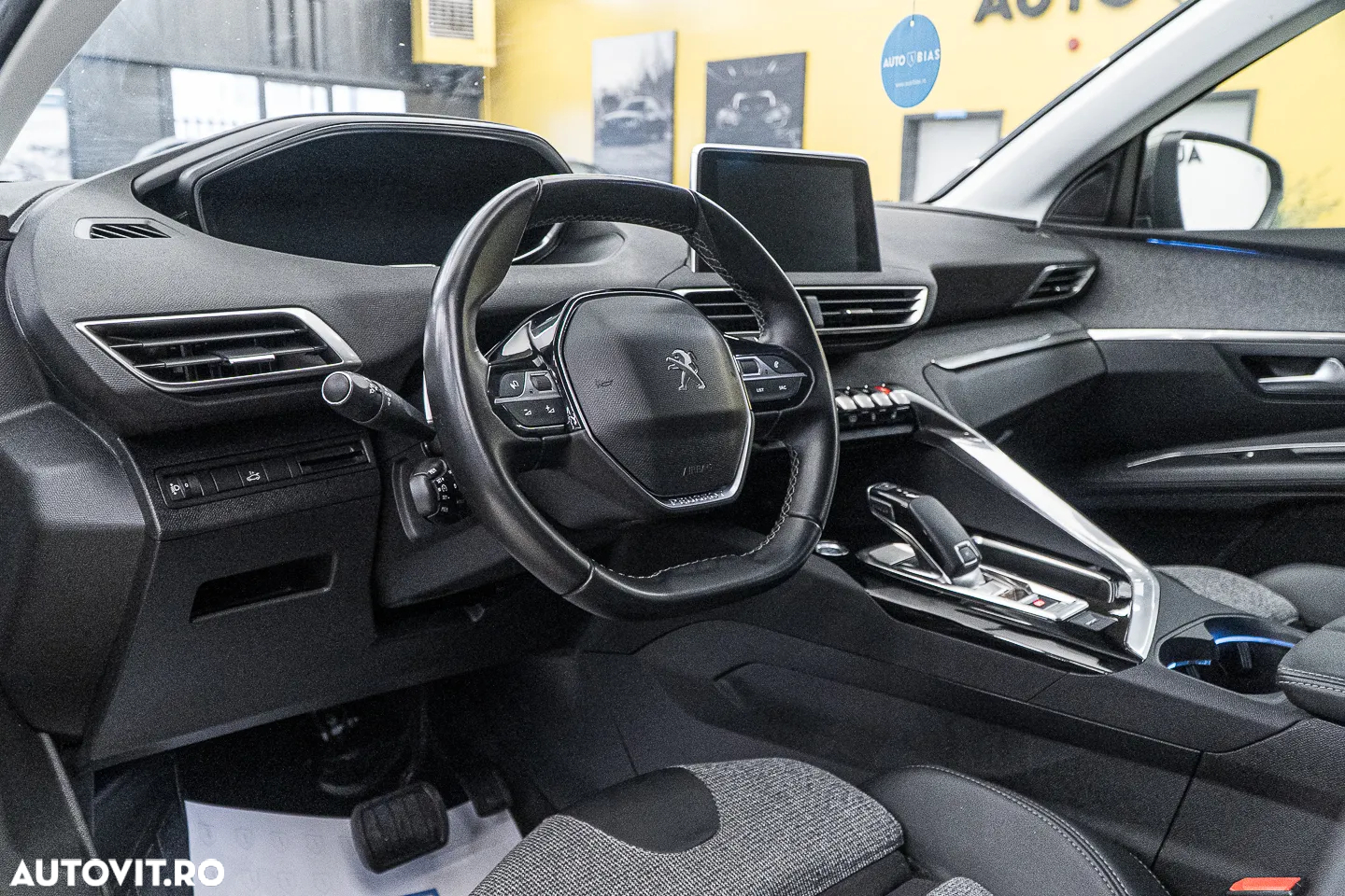Peugeot 3008 1.2 PureTech Turbo S&S EAT8 Allure - 6