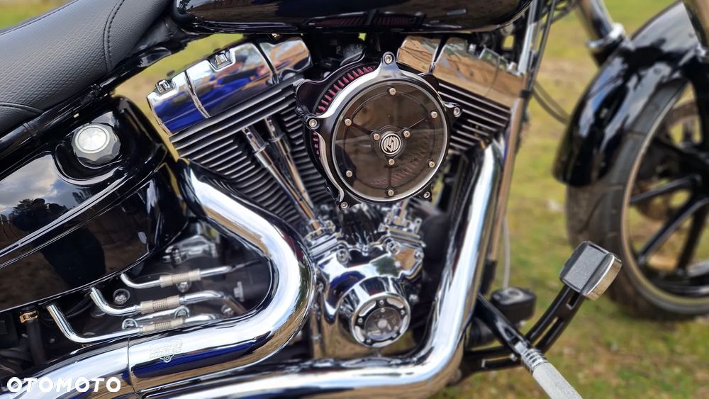 Harley-Davidson Softail Breakout - 15