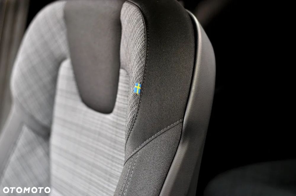 Volvo XC 60 B4 D Geartronic Momentum Pro - 23