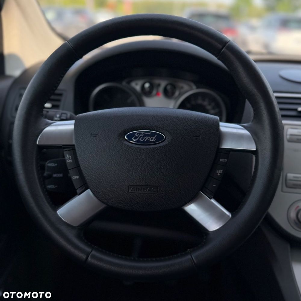 Ford Kuga - 23