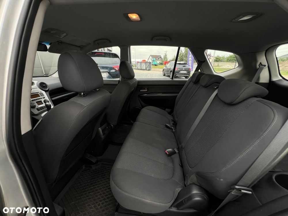 Kia Carens - 13