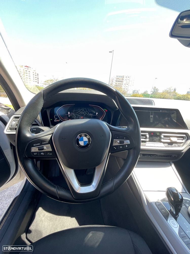 BMW 320 d Aut. Sport Line - 4