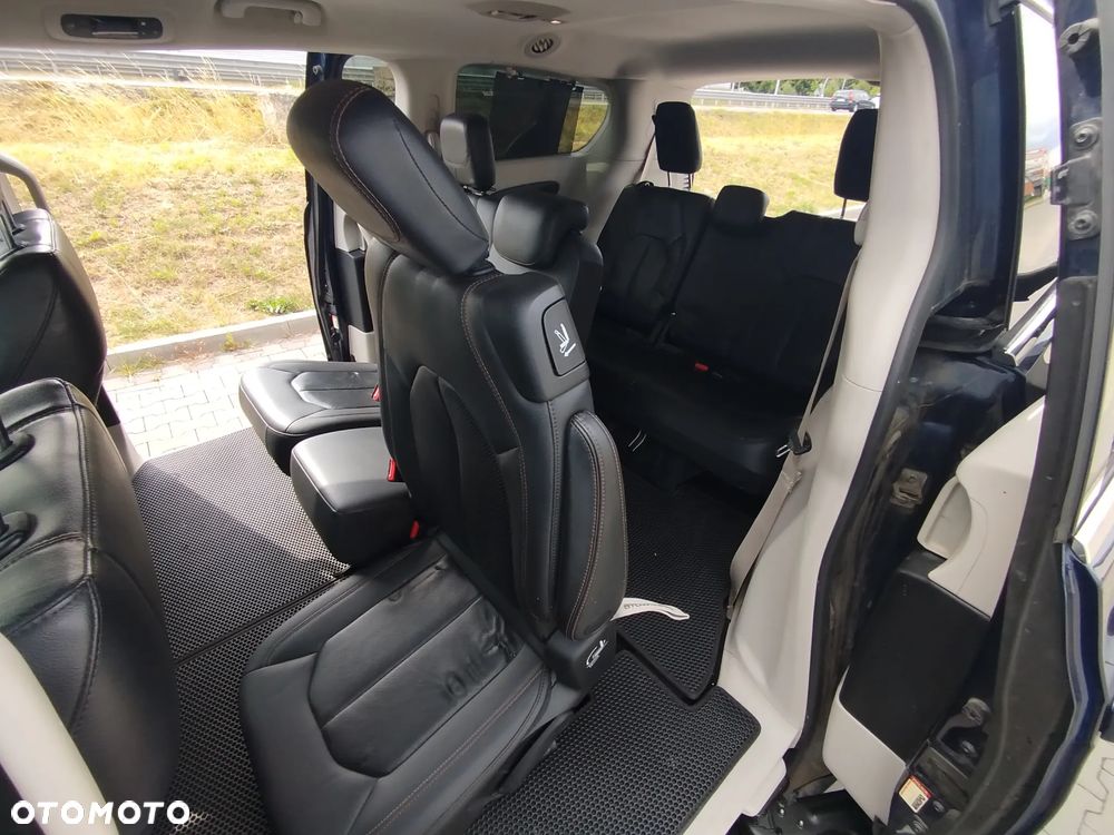 Chrysler Pacifica - 10