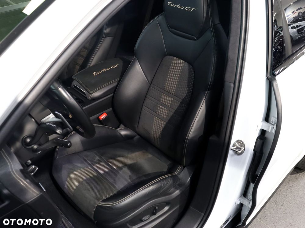 Porsche Cayenne Turbo GT - 15