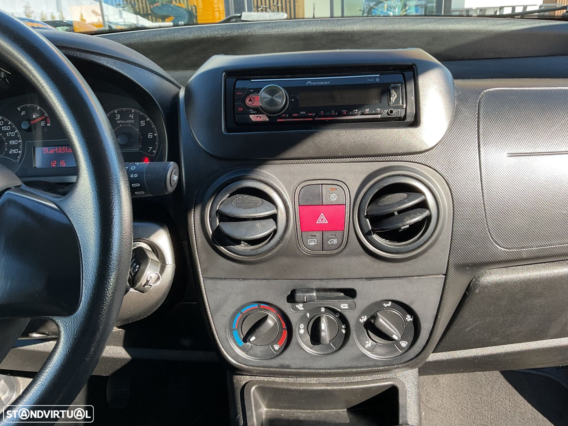 Fiat Fiorino 1.3 M-jet Adventure com 1GD - 28