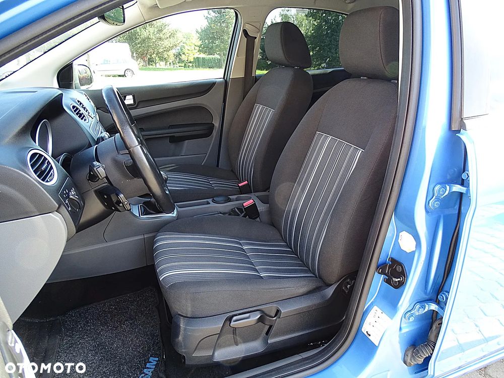 Ford Focus 1.6 16V Ghia - 22
