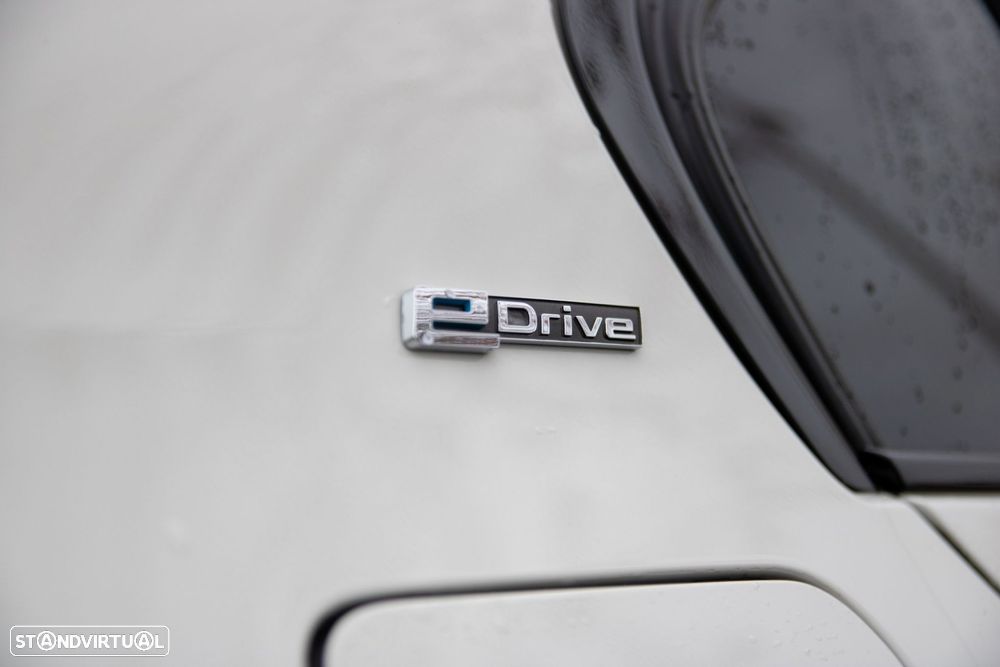 BMW 330 e iPerformance Pack M - 22