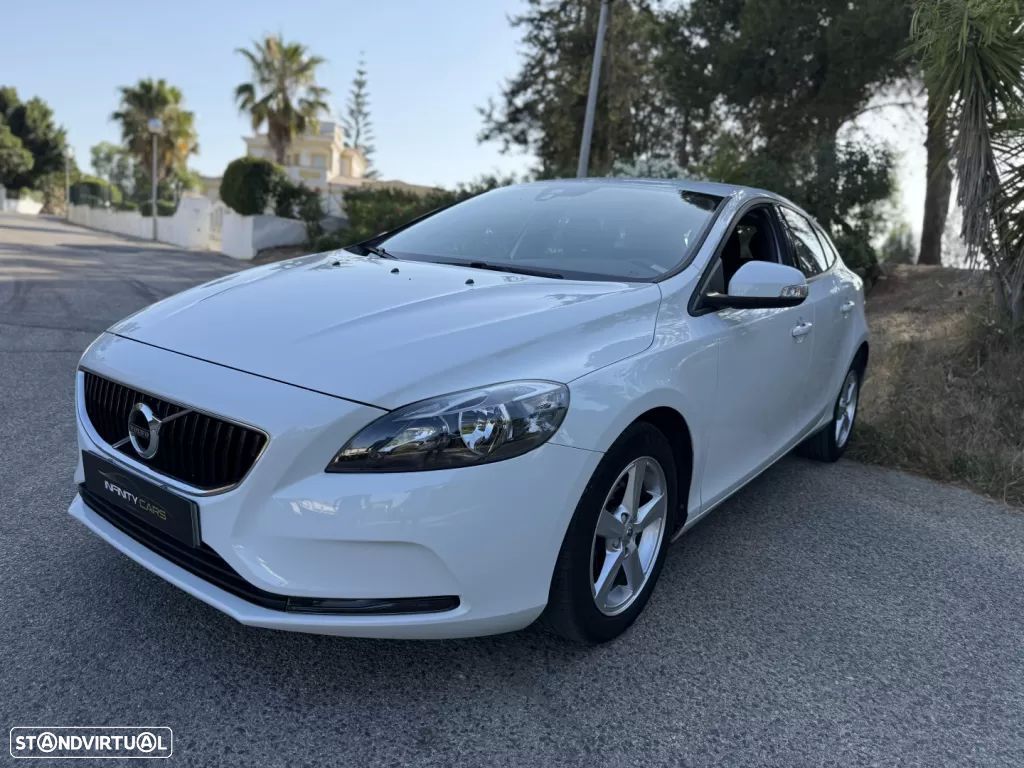 Volvo V40 2.0 D2 Momentum - 1