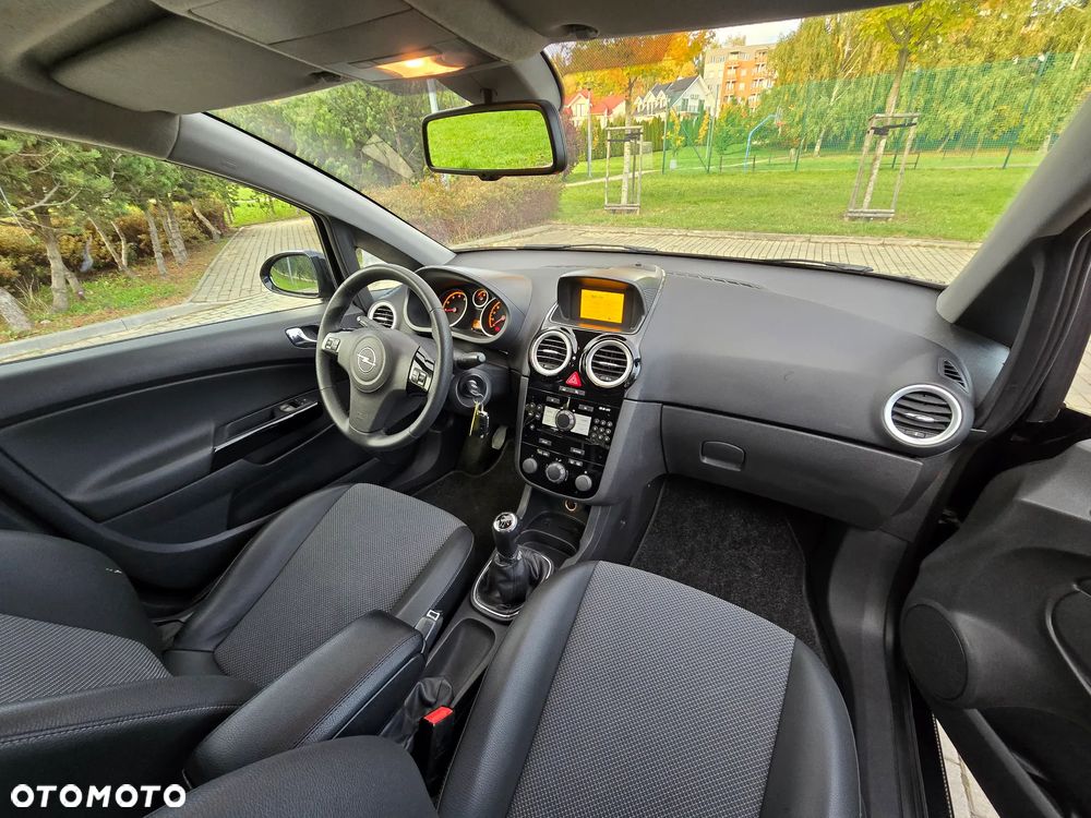 Opel Corsa 1.4 16V Cosmo - 11