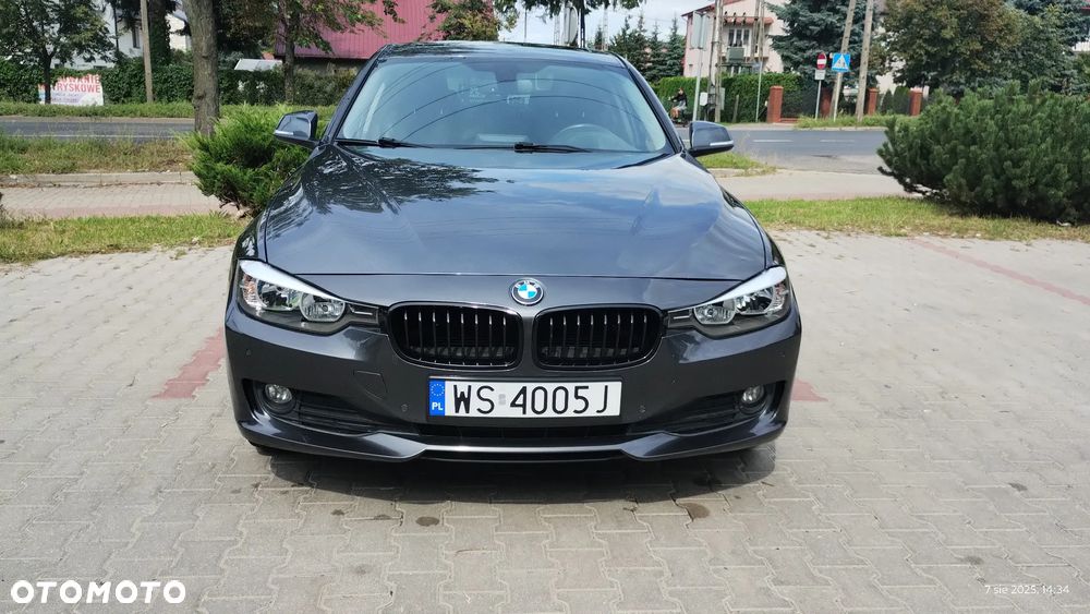BMW Seria 3 320i xDrive - 9