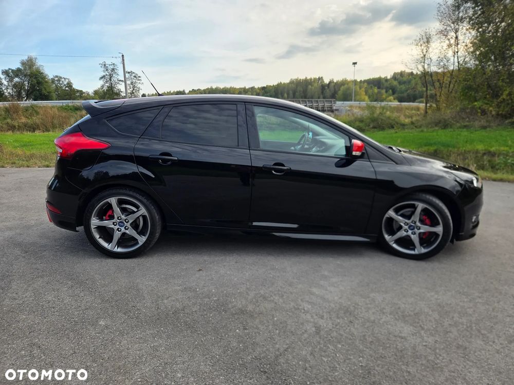 Ford Focus 1.0 EcoBoost Red Edition ASS - 2
