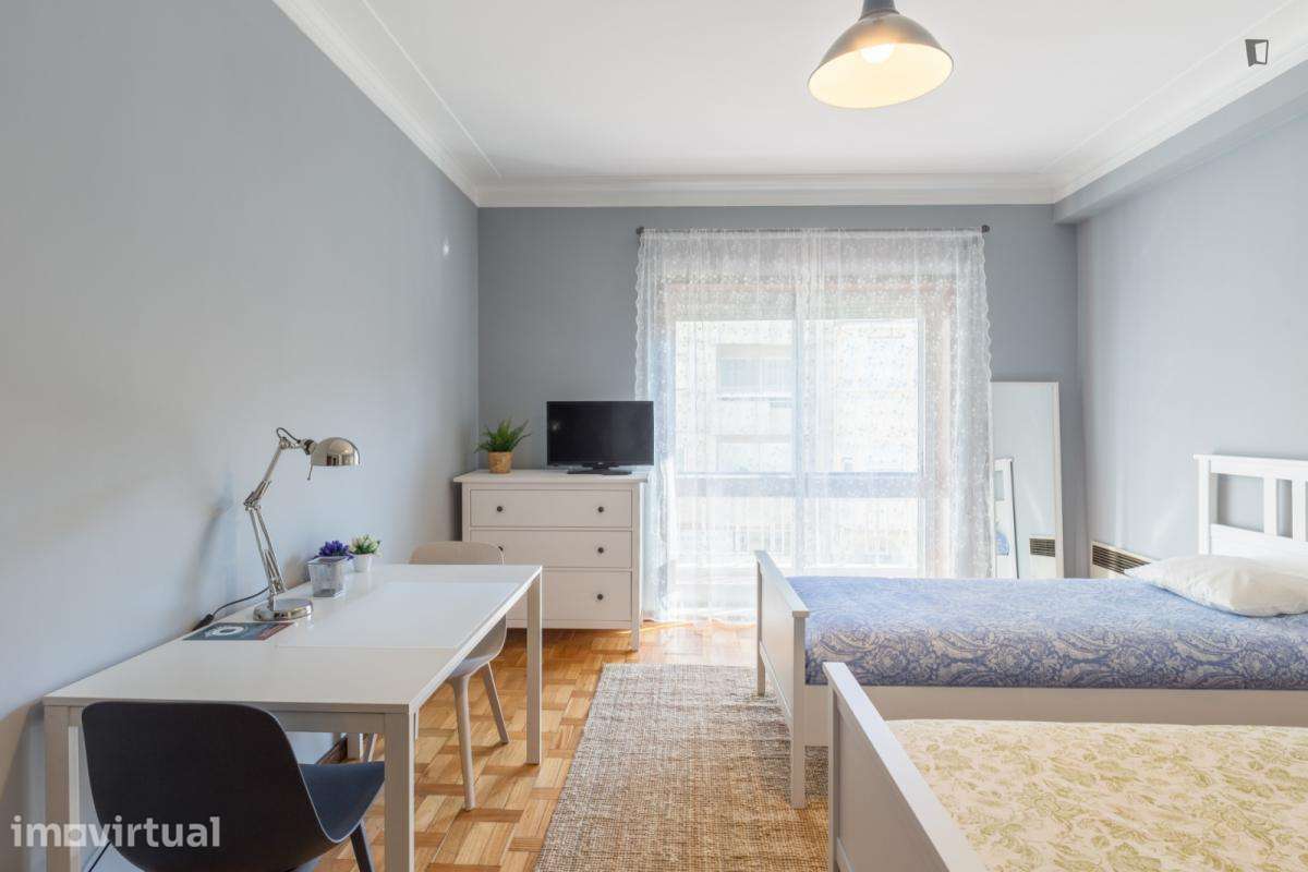 Quarto - localizado em Paranhos Porto - Grande imagem: 3/17