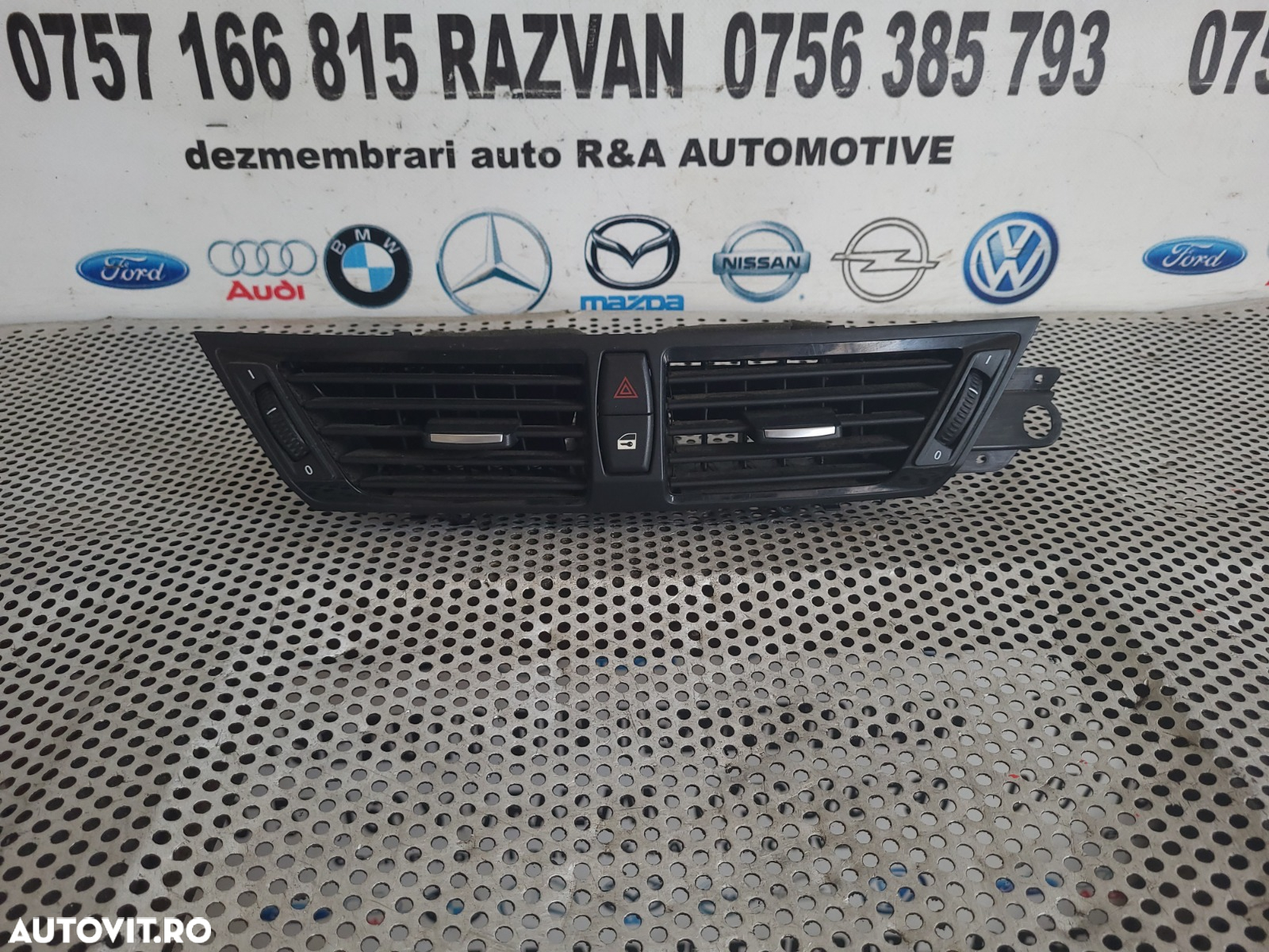 Grile Grila Aerisire Ventilatie Bord Centrala Bmw X1 E84 Volan Stanga Dezmembrez Bmw X1 E84 2.0 Die - 2