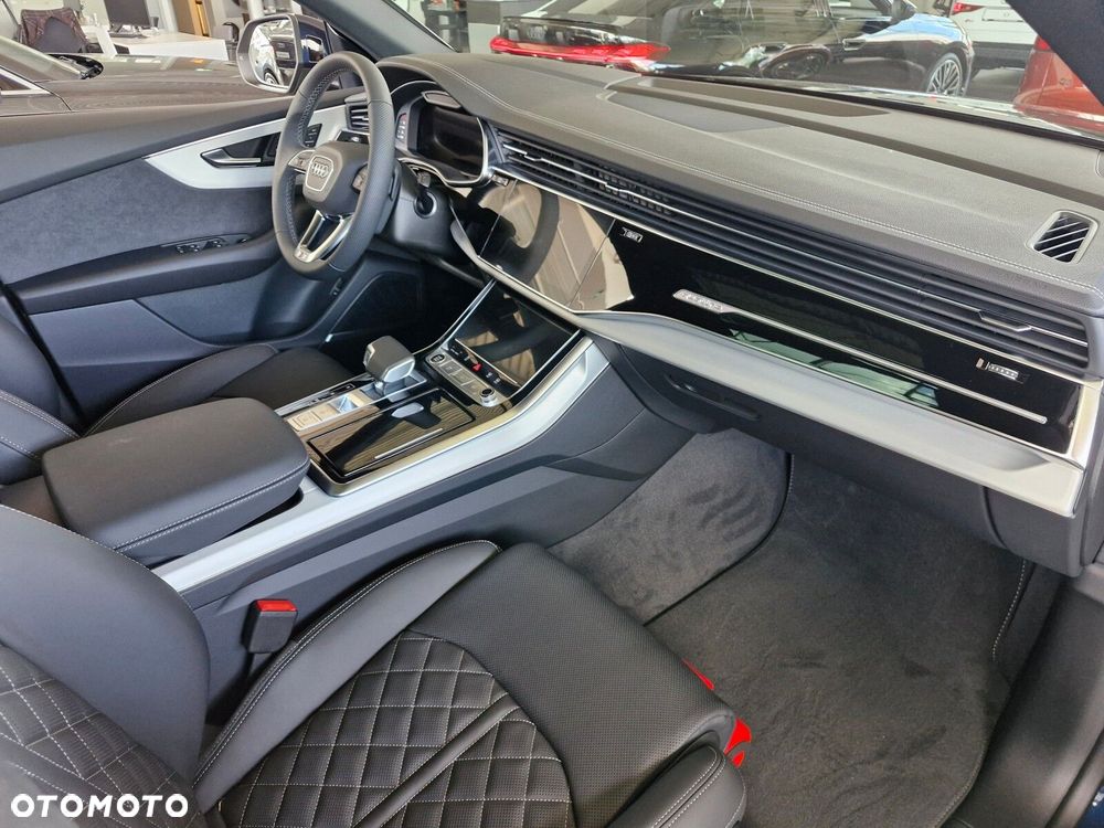 Audi Q8 - 10