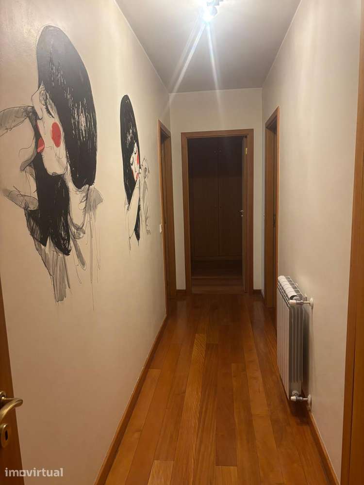 QUARTO para menina - SUITE COM WC PRIVATIVO a 15min a pé da FEUP - Grande imagem: 2/8
