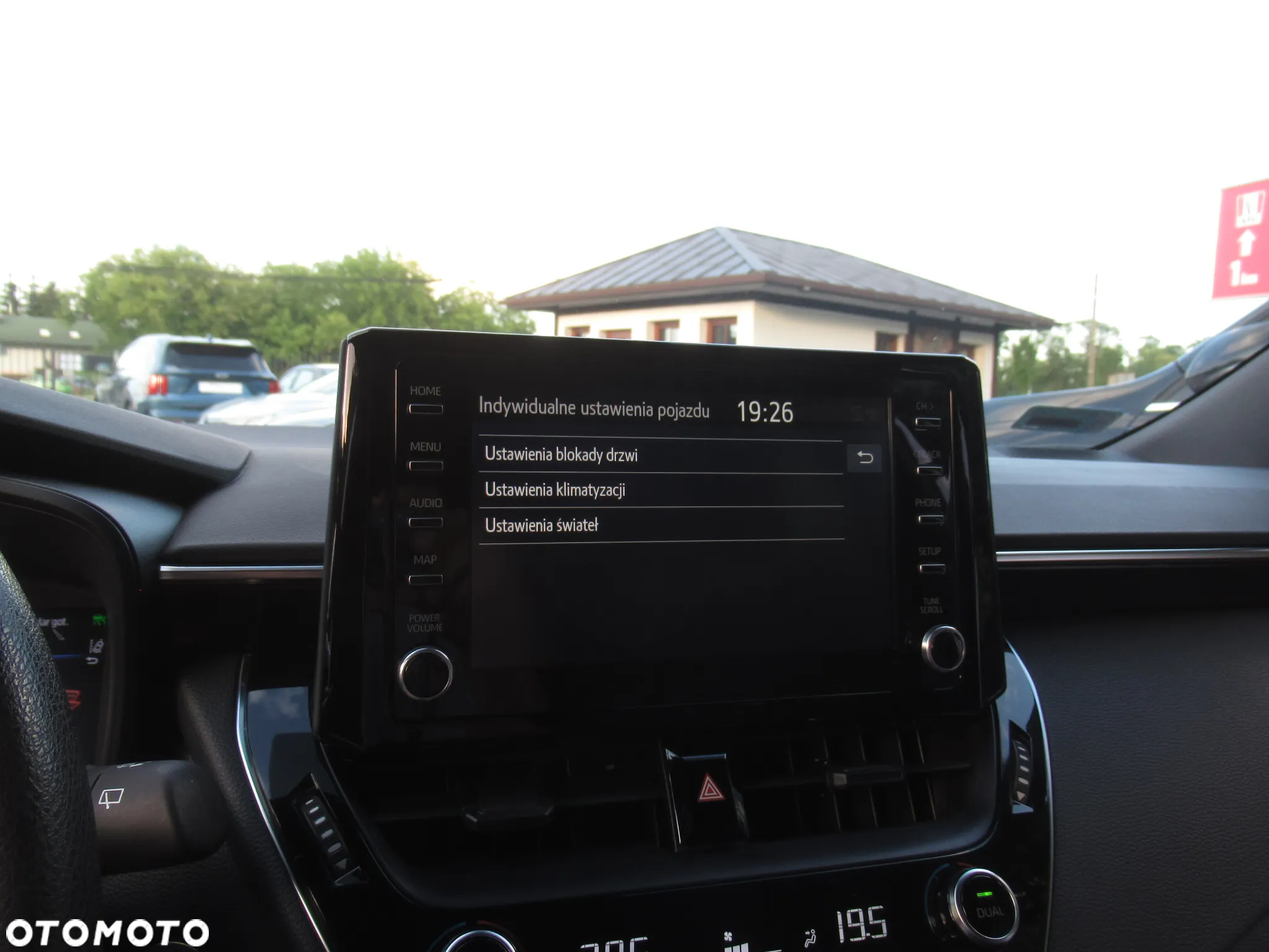Toyota Corolla 1.8 Hybrid Active - 18