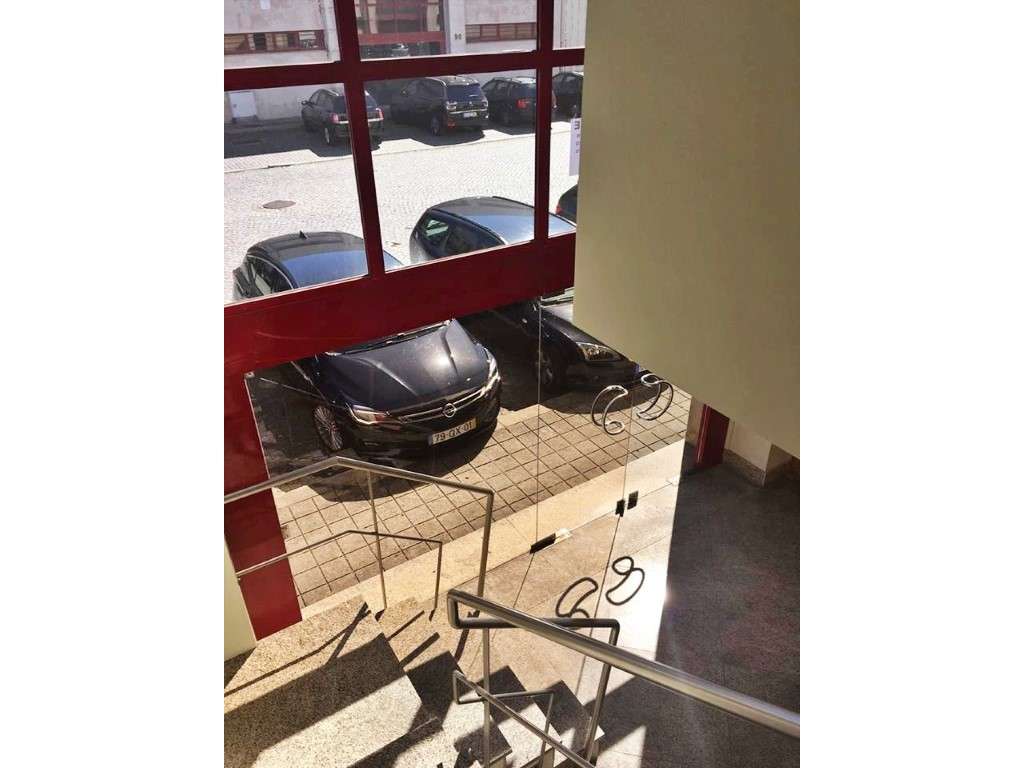 Armazém com logradouro junto ao Aeroporto - Grande imagem: 4/7