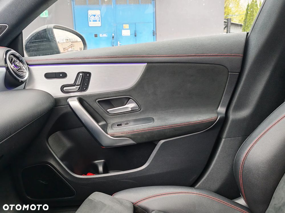 Mercedes-Benz CLA 200 d 8G-DCT AMG Line - 32