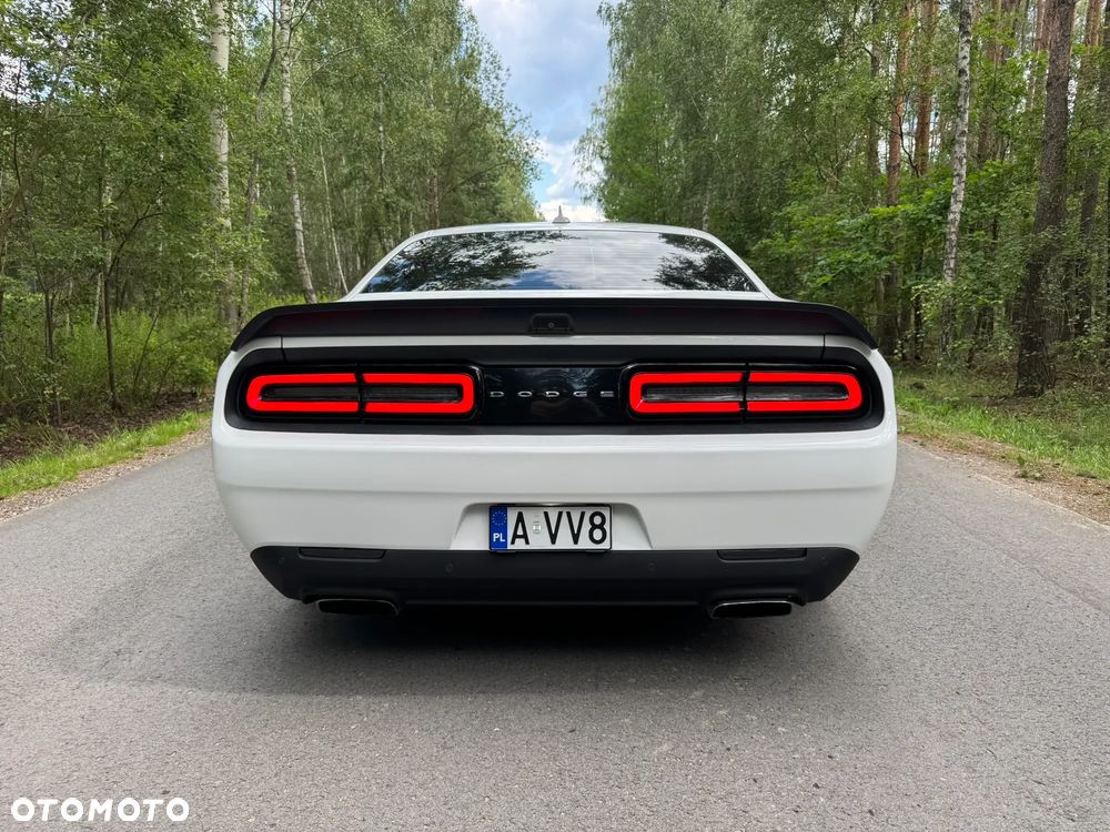 Dodge Challenger - 8