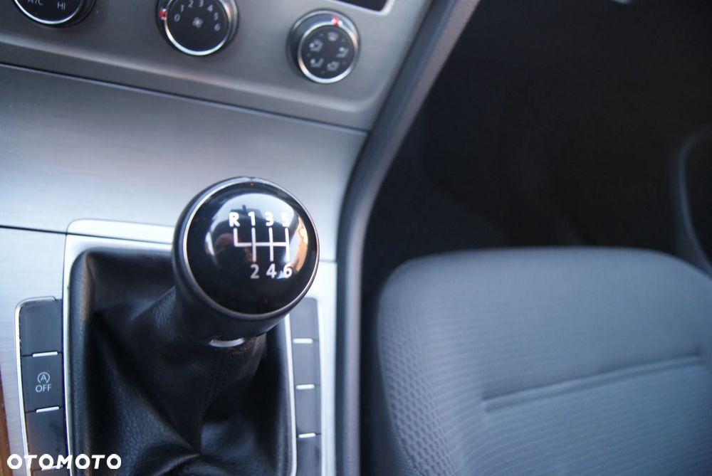 Volkswagen Golf 1.4 TSI BMT Comfortline - 32