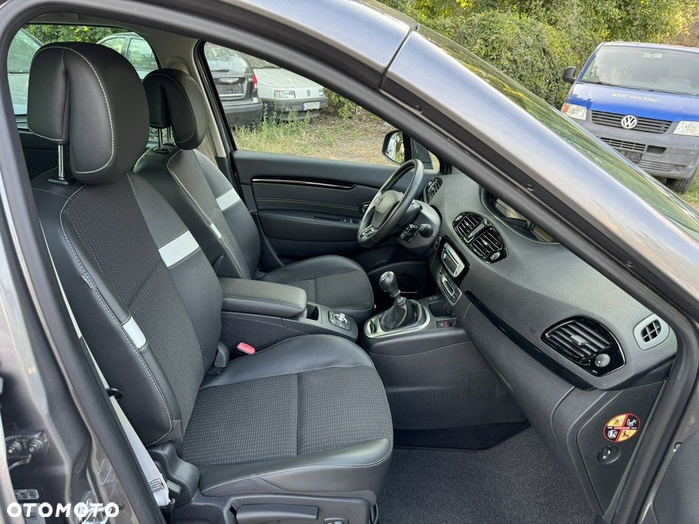 Renault Grand Scenic - 12