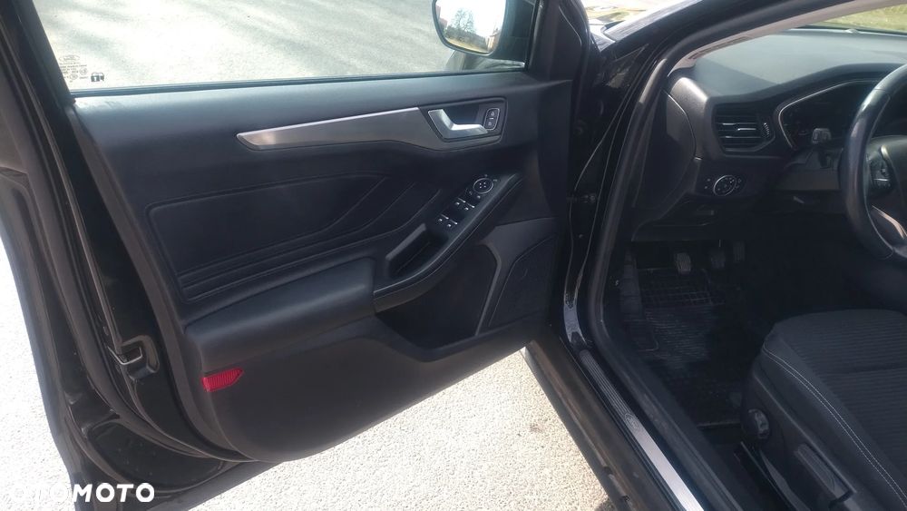 Ford Focus 2.0 EcoBlue Titanium Business - 11