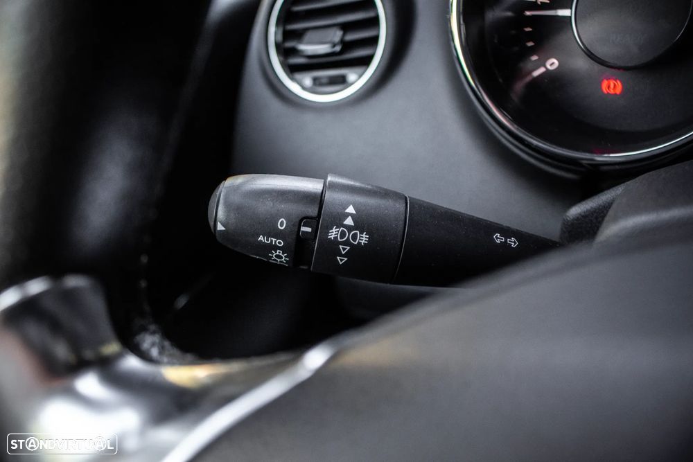 Peugeot 5008 HDI 115 Allure - 11