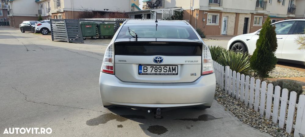 Toyota Prius (Hybrid) Luna - 3