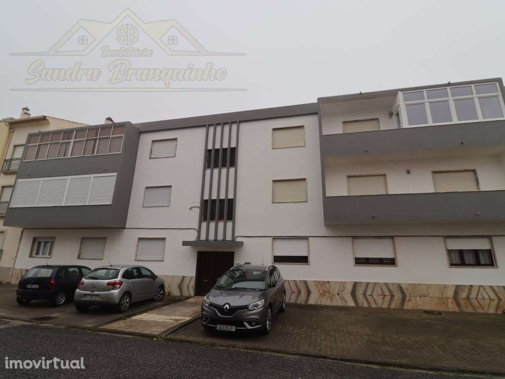 Apartamento T2 RENOVADO em Santa Cruz - Grande imagem: 2/40