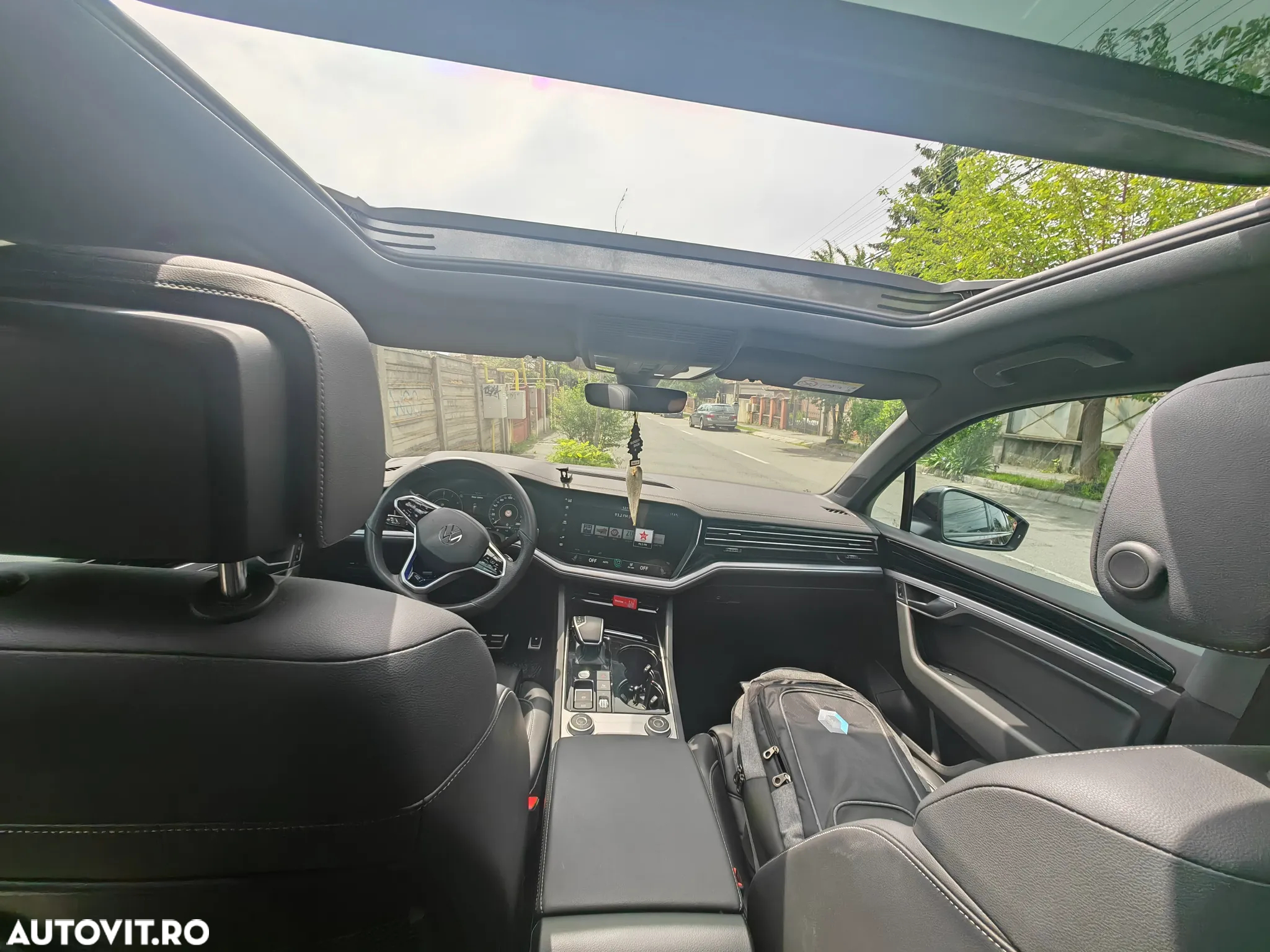 Volkswagen Touareg V6 TSI R-Style - 9