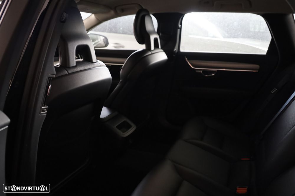 Volvo V90 2.0 D4 Momentum Geartronic - 10