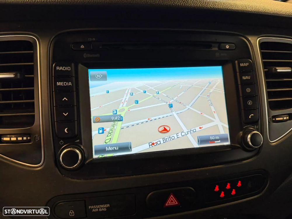 Kia Carens - 23
