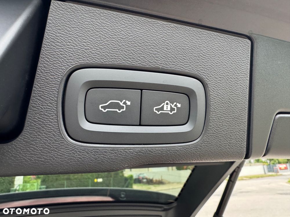Volvo XC 60 T8 AWD Ultra Black Edition - 36