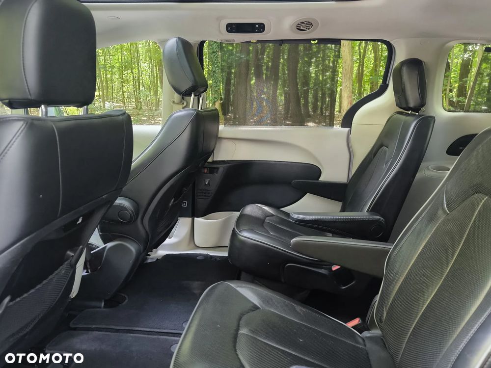 Chrysler Pacifica - 16