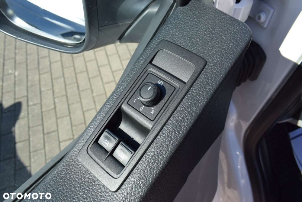Volkswagen Caravelle - 18