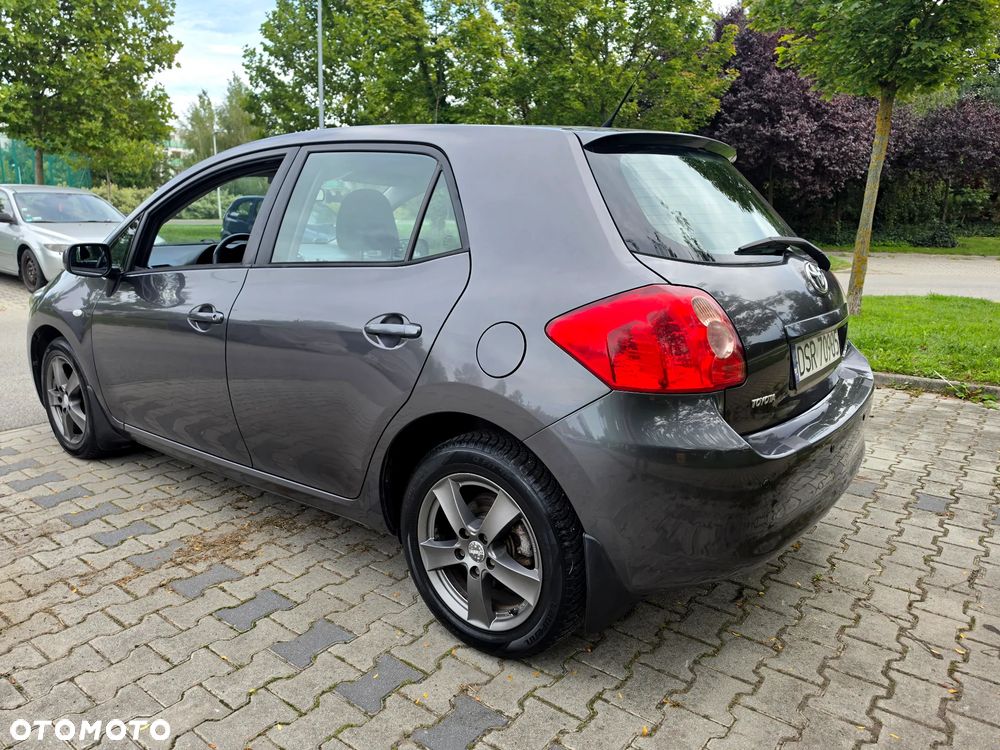 Toyota Auris 1.6 VVT-i Executive - 11