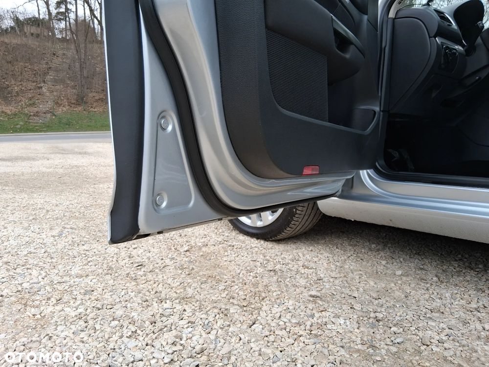 Volkswagen Golf 2.0 TDI DPF MATCH - 25