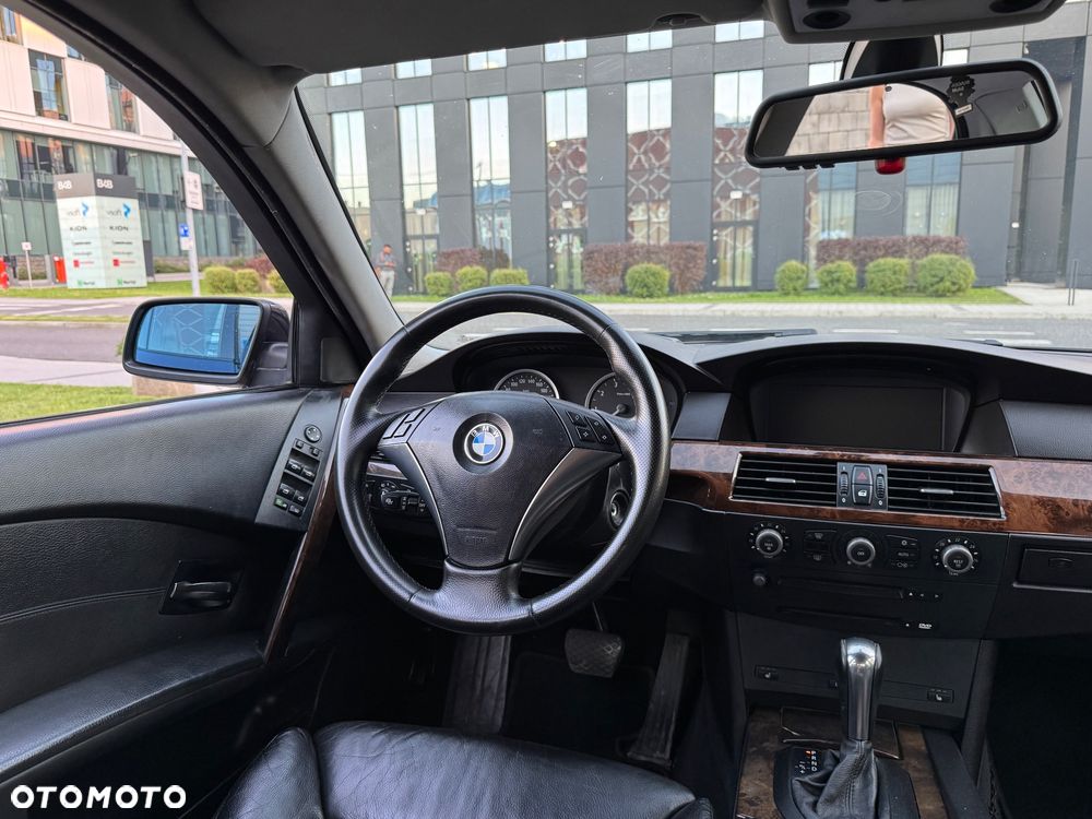 BMW Seria 5 545i - 17